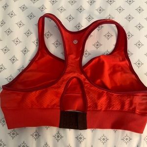 Lululemon sports bra